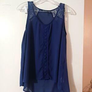 Doe & Rae brand size Medium